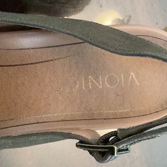 Vionic Women’s Low Wedge Sling Back. Sz8.5 - Picture 4 of 4